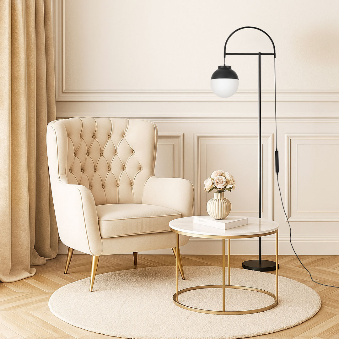 Czarna lampa stojąca podłogowa, metalowa noga i ramię, szklany klosz, biała kula - BERTINI - Lumina Deco zdjęcie 2