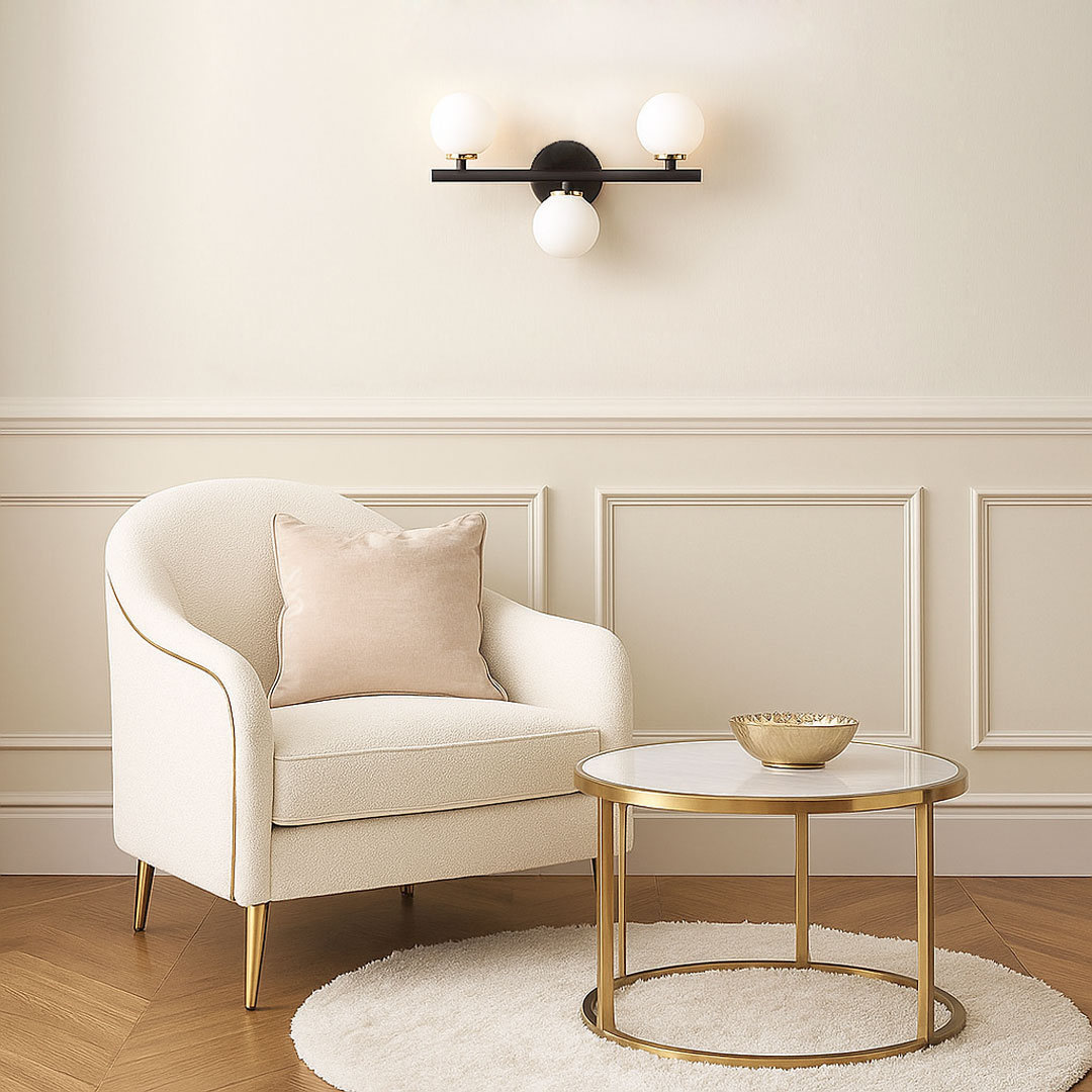 Czarno-złota lampa ścienna z trzema białymi kloszami w kształcie kuli, nowoczesny kinkiet - MARSIADA - Lumina Deco zdjęcie 2