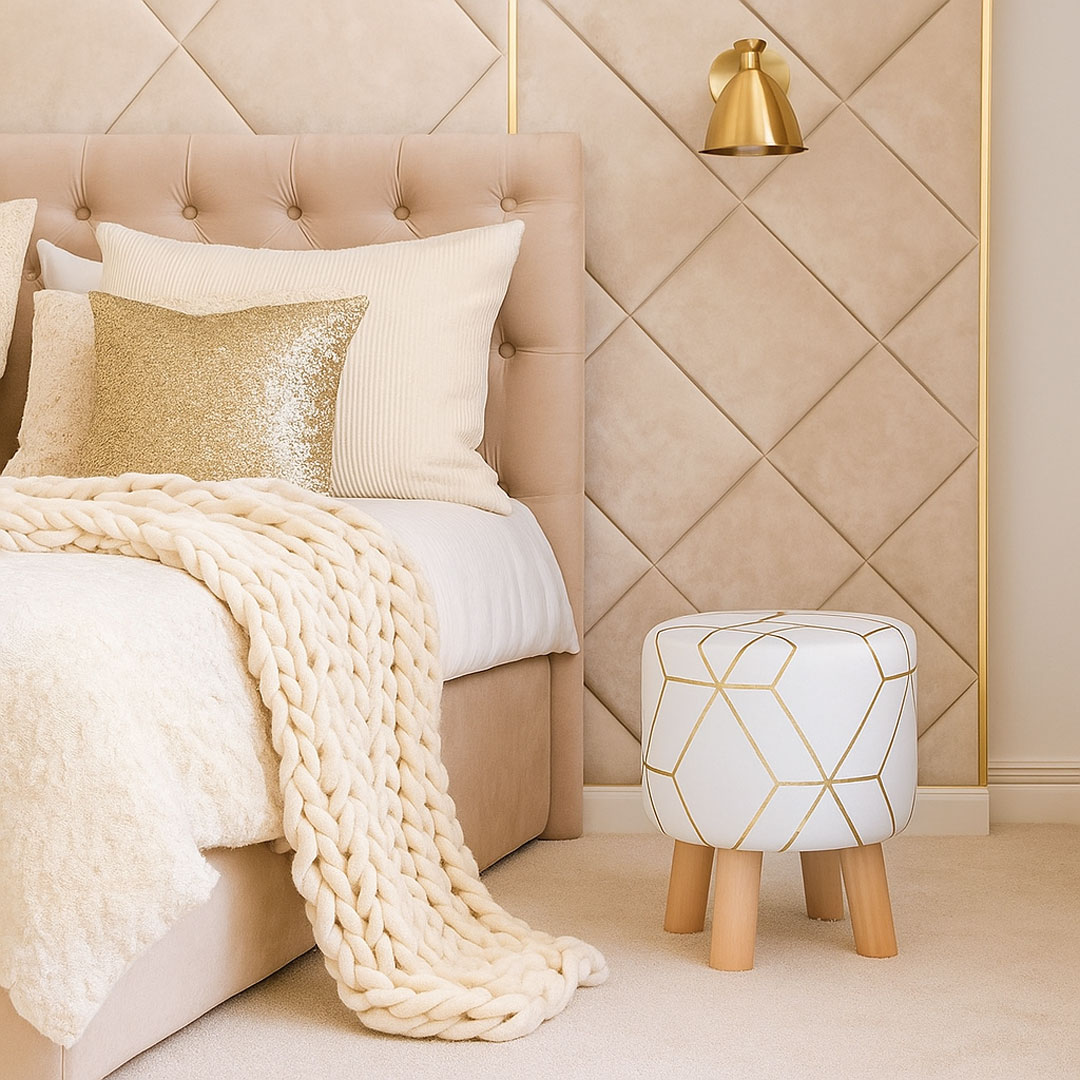 Designerski biały puf w złoty geometryczny wzór w stylu glamour - Lily Pouf zdjęcie 2