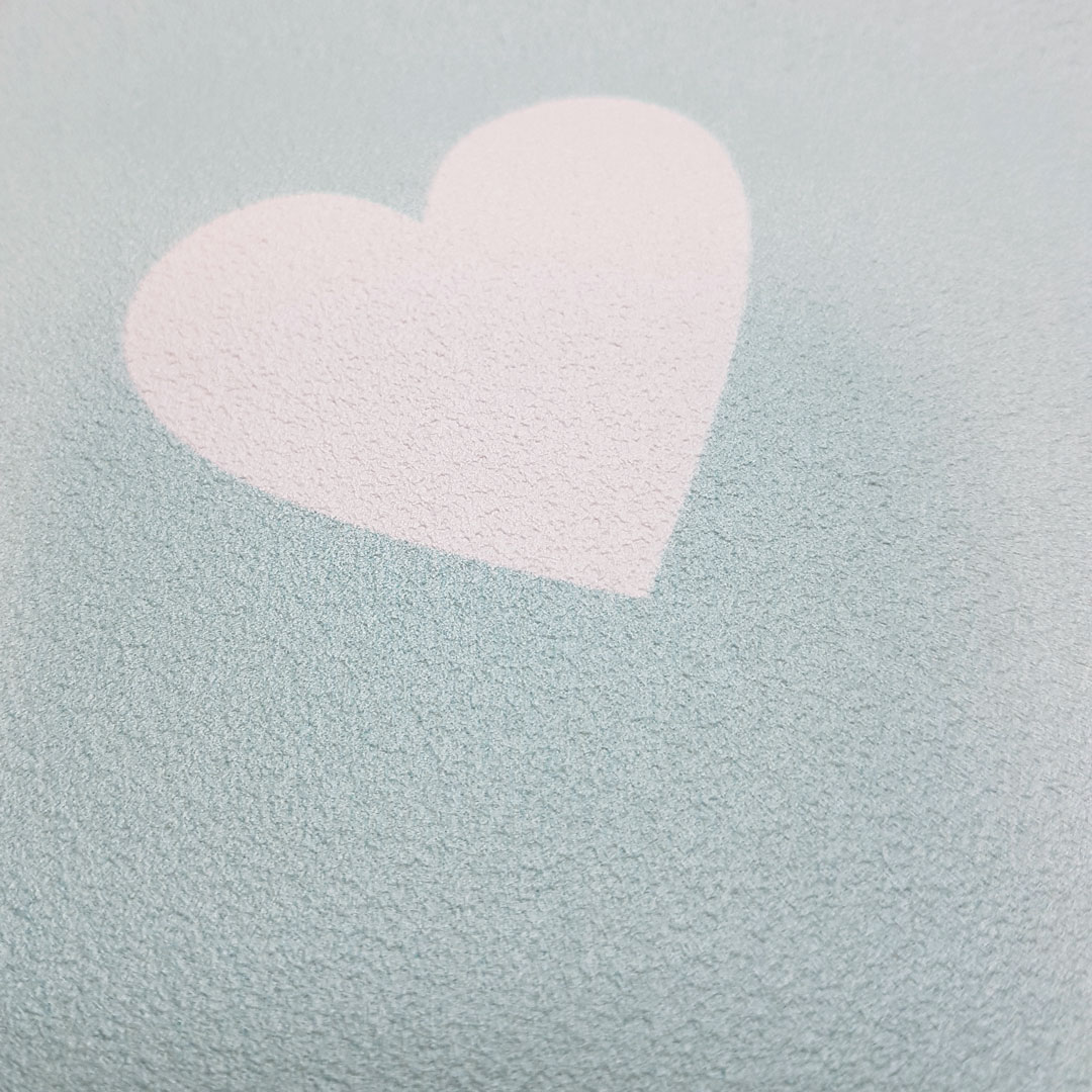 Stylowa miętowa tapeta do pokoju dziecięcego w białe 5 cm serduszka - Dekoori zdjęcie 4