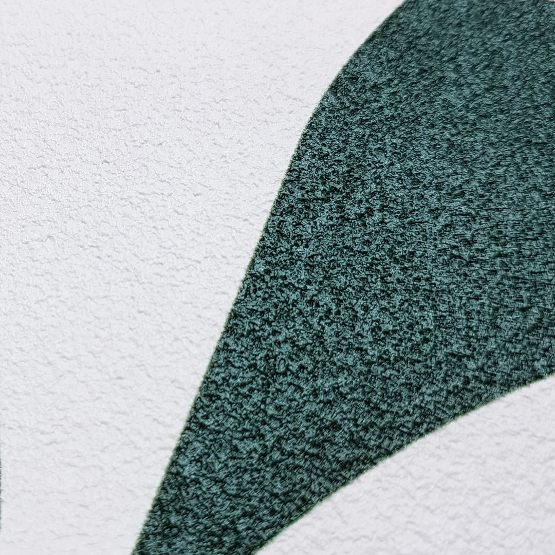 Tapeta jodełka zielona, wzór białe i szmaragdowe listki w skandynawskim stylu - Dekoori zdjęcie 4