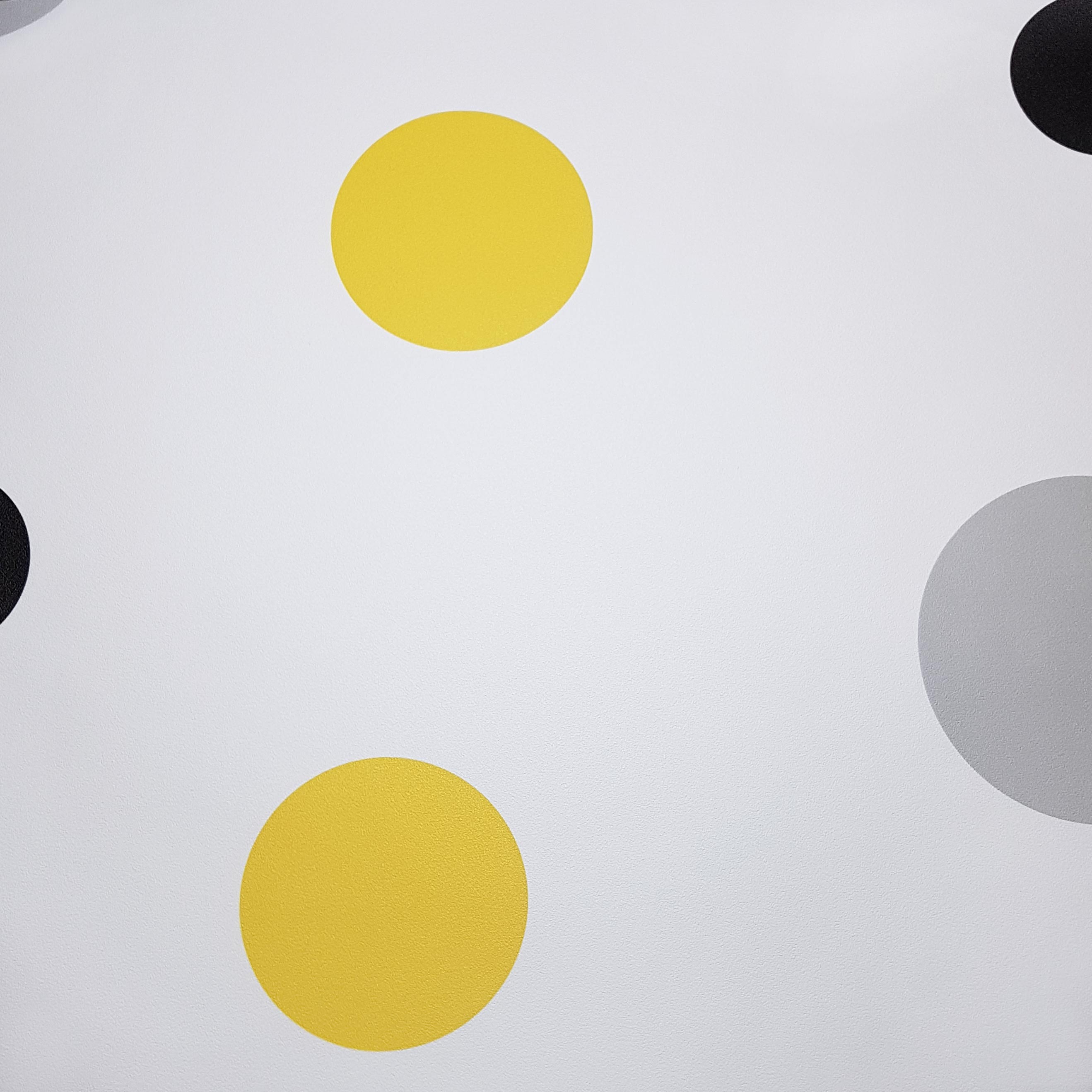 Nowoczesna biała tapeta w bańki, bąbelki, grochy szare, czarne i żółte - Dekoori zdjęcie 3