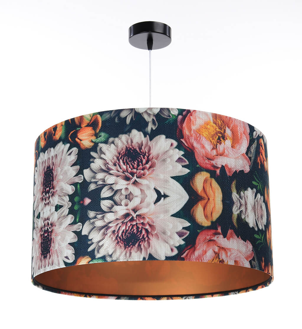 Lampa wisząca z walcowym abażurem ze strukturalnej tkaniny w kolorowe kwiaty, z miedzianym wnętrzem PORTLAND - BPS Koncept zdjęcie 3