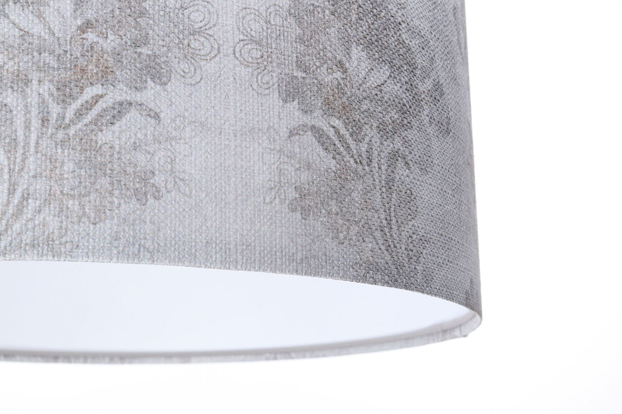 Srebrna lampa wisząca w kształcie walca z abażurem w koronkowy, kwiatowy wzór z białym wnętrzem  PORTLAND - BPS Koncept zdjęcie 4