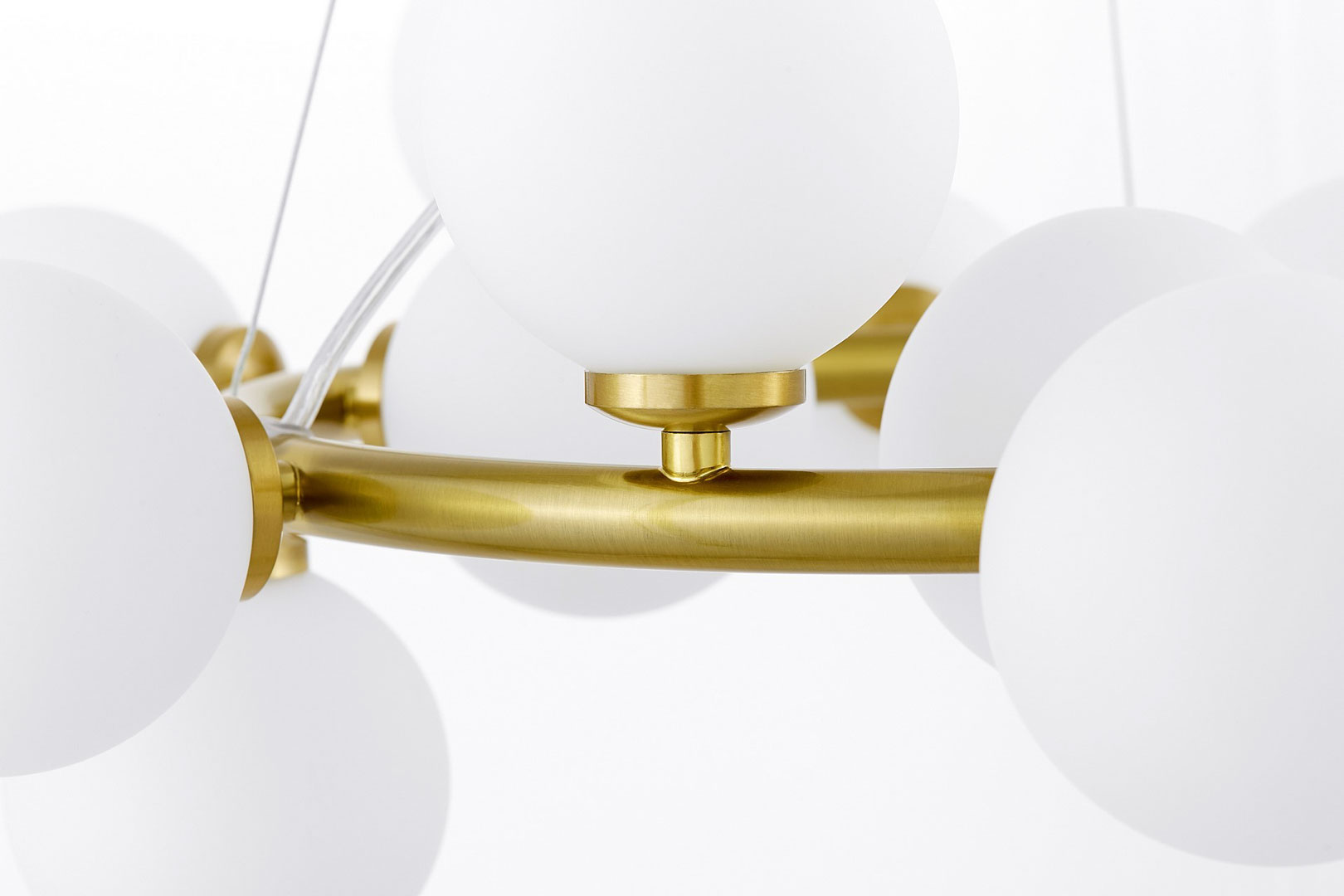 Wielopunktowa lampa wisząca MARSIADA w kolorze mosiądzu, nowoczesne białe klosze kule - Lumina Deco zdjęcie 4