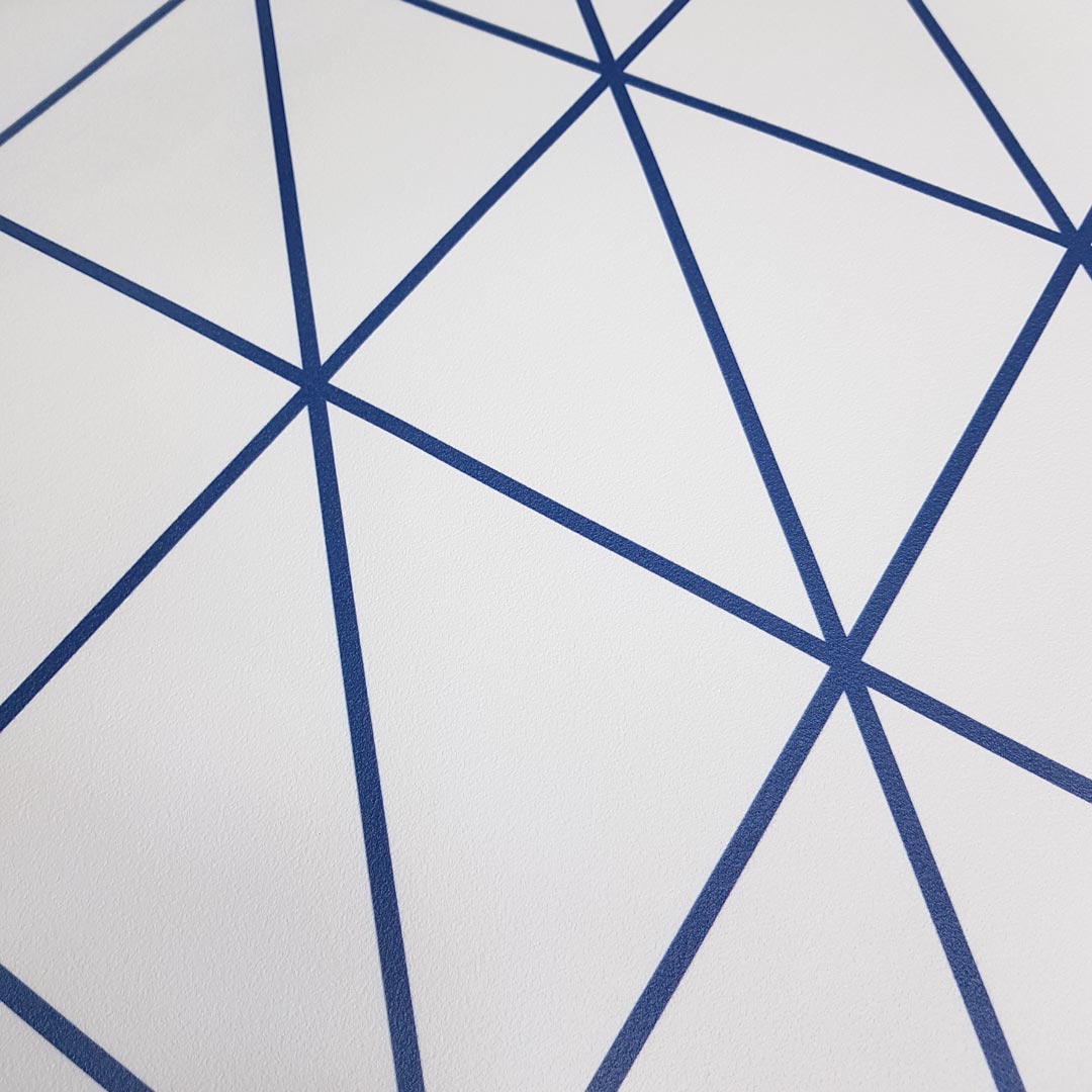 Tapeta trójkąty linie biało-niebieska kolor Classic Blue PANTONE - Dekoori zdjęcie 3