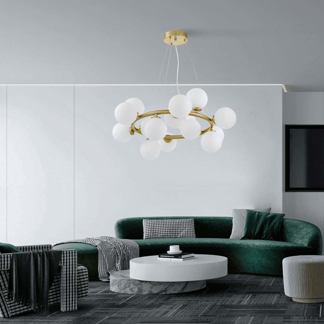 Żyrandol nowoczesna lampa MARSIADA w kolorze mosiądzu białe klosze kule sklep Dekoori