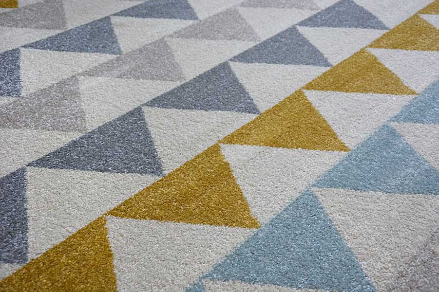 Nowoczesny geometryczny dywan w trójkąty kolorowe na jasnym tle - Dywany Łuszczów zdjęcie 3