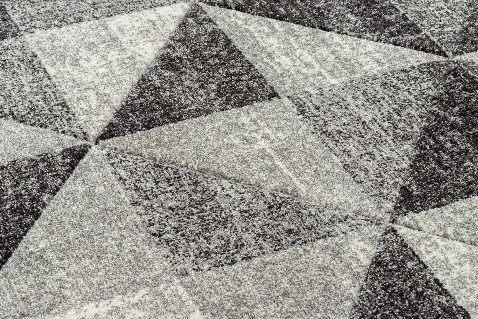 Syntetyczny ciemny dywan z geometrycznym przecieranym wzorem w trójkąty i kwadraty - Dywany Łuszczów zdjęcie 3