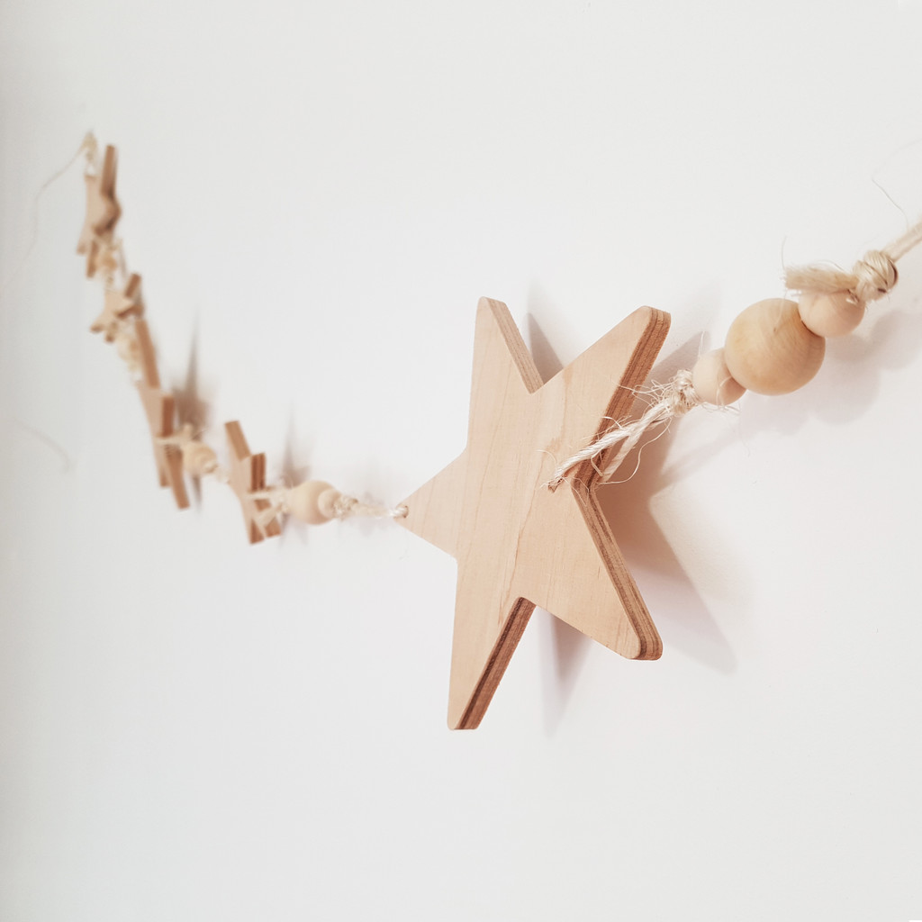 Drewniana girlanda w gwiazdy gwiazdki ręcznie robiona - Dekoori zdjęcie 2