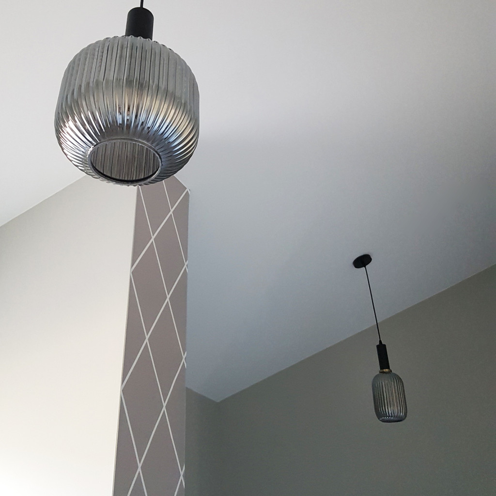 Nowoczesna lampa wisząca GATO, dymiony szklany klosz w loftowym stylu - Lumina Deco zdjęcie 4