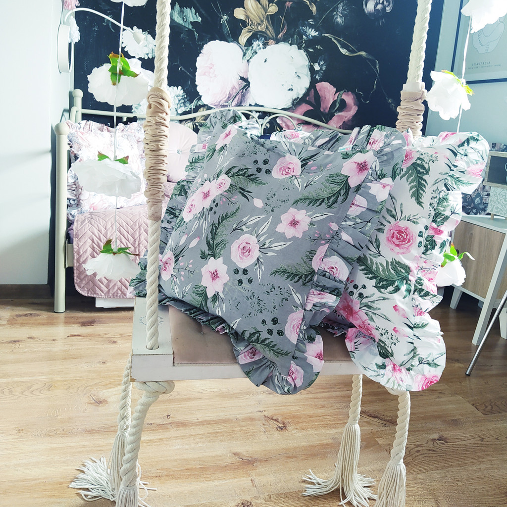 Klasyczna szara poszewka dekoracyjna z falbanką w róże - Dekoori zdjęcie 4