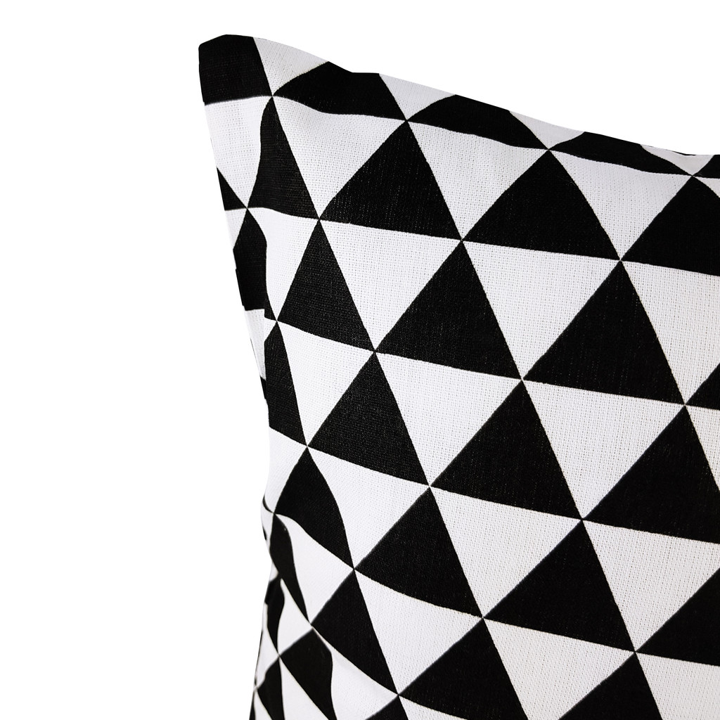 Poszewka na poduszkę czarno-biała wzór TRÓJKĄTY dekoracyjna - Dekoori zdjęcie 3