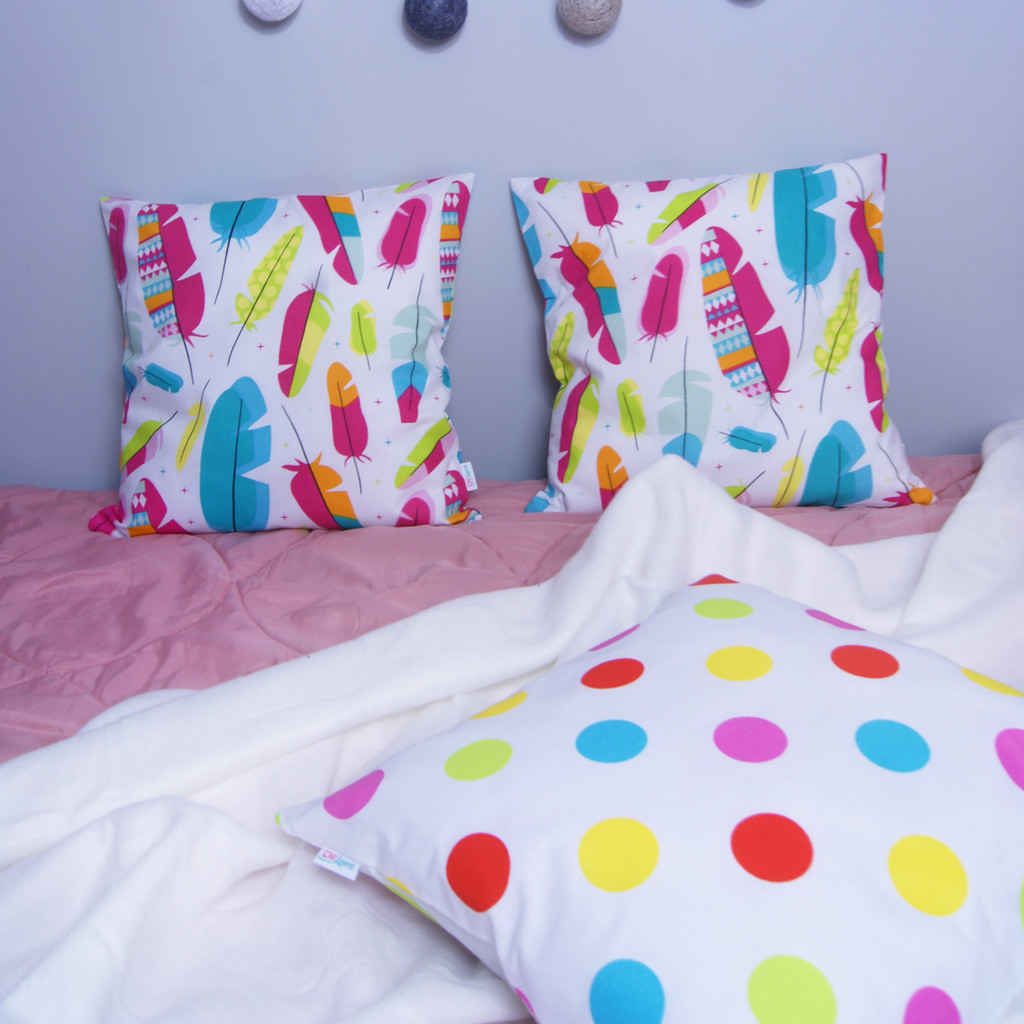 Poszewka na poduszkę dekoracyjną w duże, kolorowe grochy, kropki 4 cm - Dekoori zdjęcie 2