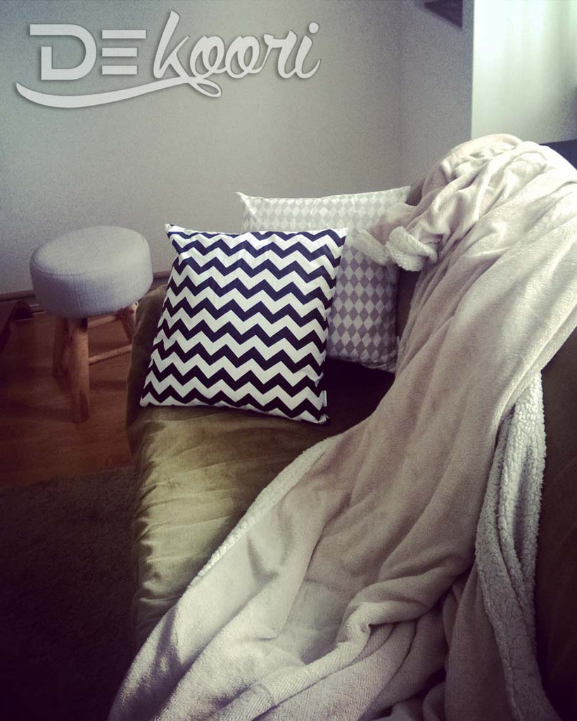 Poszewka na dekoracyjną poduszkę w romby biało-szara - Dekoori zdjęcie 2