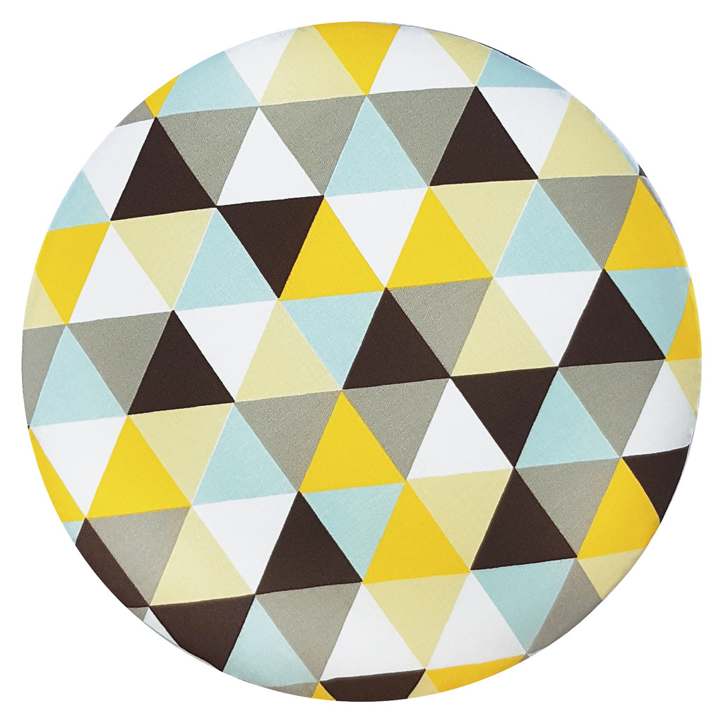 Modny puf w czarne, białe, żółte, szare i błękitne trójkąty w nowoczesnym stylu - Lily Pouf zdjęcie 4
