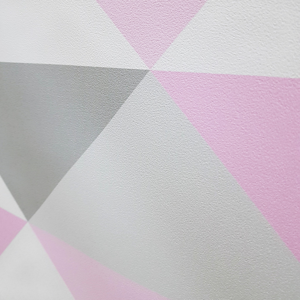 Skandynawska tapeta w pastelowe TRÓJKĄTY 33 cm biało-szaro-różowe - Dekoori zdjęcie 3