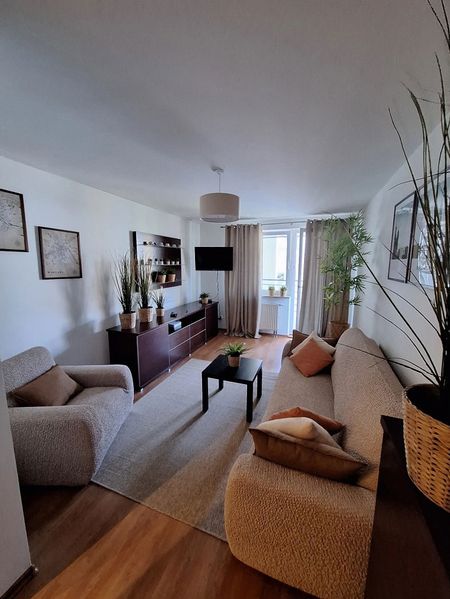 Kremowa lampa wisząca z walcowym abażurem z lnu BOHO