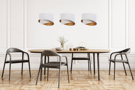 Biała lampa nad stół z welurowymi abażurami, asymetryczny design glamour ze złotym wnętrzem