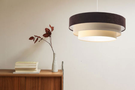 Brązowo-beżowo-kremowa lampa wisząca z walcowymi kloszami z weluru z białym wnętrzem TRINITI