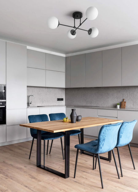 Czarna lampa sufitowa asymetryczna, metalowe rurki, białe kule - FINO