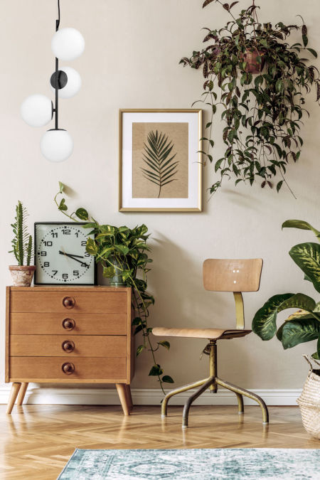 Czarna wisząca lampa pionowa, białe kule, okrągłe szklane klosze - STELVIO W4