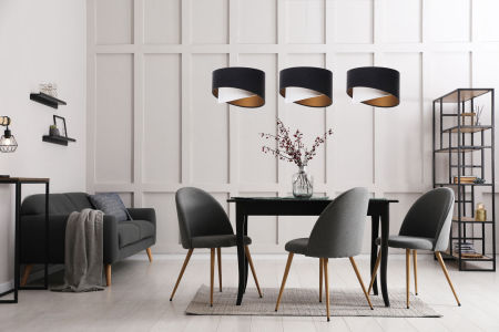 Czarno-biała potrójna lampa nad stół z asymetrycznymi abażurami i złotym wykończeniem