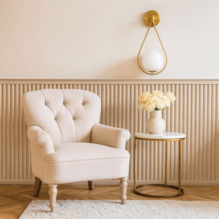 Designerski kinkiet FORNERI D15 szklany klosz biała kula, kolor mosiądzu