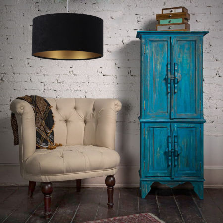 Czarna lampa wisząca z walcowym, welurowym abażurem ze złotym wnętrzem GLORIA