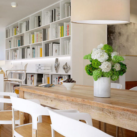 Kremowo-biała lampa wisząca w kształcie walca z welurowym abażurem VERBENA