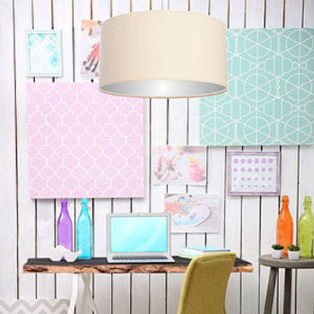 Kremowo-srebrna lampa wisząca z welurowym kloszem w kształcie walca VERBENA