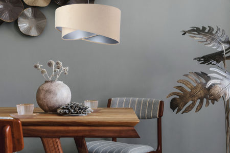 Beżowo-srebrna lampa wisząca z asymetrycznym, welurowym kloszem REANNA