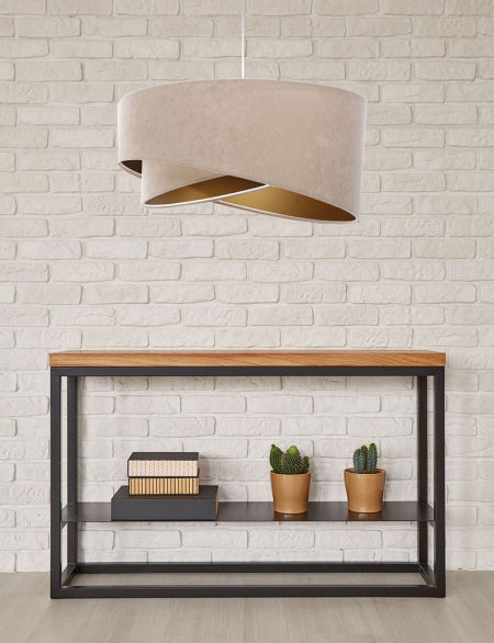 Beżowa lampa wisząca z okrągłym, asymetrycznym kloszem z weluru ze złotym wnętrzem SAMANTA