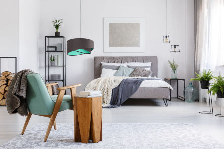 Grafitowa lampa wisząca z welurowym, asymetrycznym kloszem z miętowym wnętrzem KEIRA