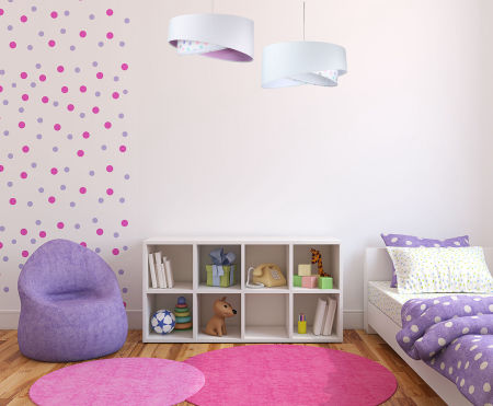 Biała lampa wisząca, welurowa, z asymetrycznym abażurem w pastelowe kropki z liliowym wnętrzem BELLA