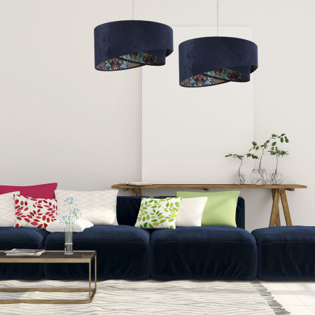 Granatowa lampa wisząca z welurowym, asymetrycznym kloszem z czarnym wnętrzem w indyjskie wzory LAILA