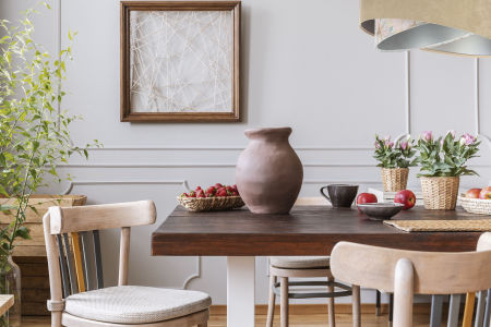 Beżowo-srebrna lampa wisząca asymetria z welurowym abażurem w delikatny, kwiatowy wzór DEVI