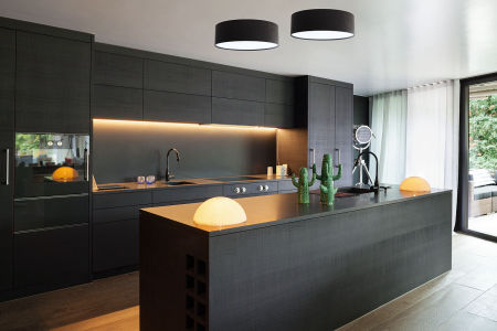 Czarna lampa sufitowa z kloszem z weluru w kształcie walca, plafon ALON