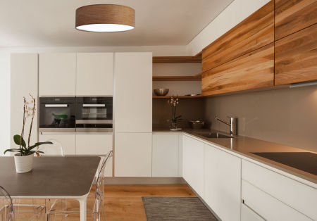 Miodowo-brązowa lampa sufitowa z walcowym abażurem ze strukturalnej tkaniny o naturalnym wyglądzie LANDI