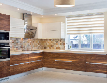 Kremowo-beżowa lampa sufitowa z walcowym abażurem ze strukturalnej tkaniny o naturalnym wyglądzie EVAN