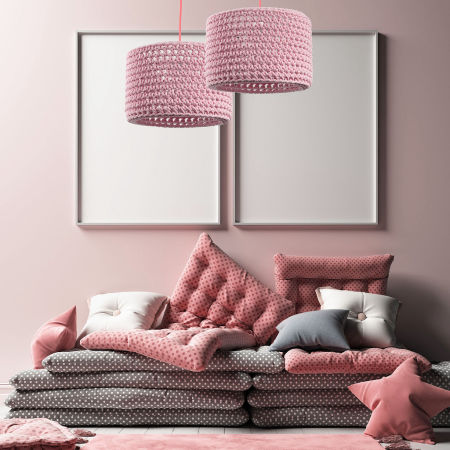 Różowa lampa wisząca z ręcznie szydełkowanym, bawełnianym abażurem ARIADNA