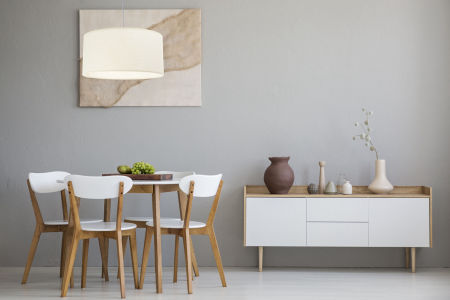 Biała lampa wisząca, walcowa z abażurem ze strukturalnej tkaniny o naturalnym wyglądzie TAKETO