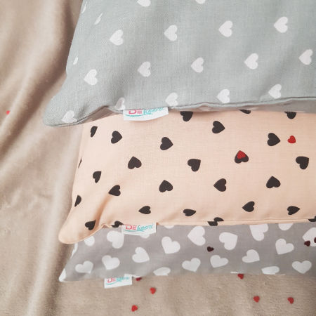 Szara poszewka na poduszkę w białe SERCA SERDUSZKA dekoracyjna