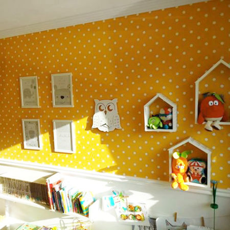 Tapeta w małe, białe kropki, groszki kukurydziana (żółta/pomarańczowa) 2 cm