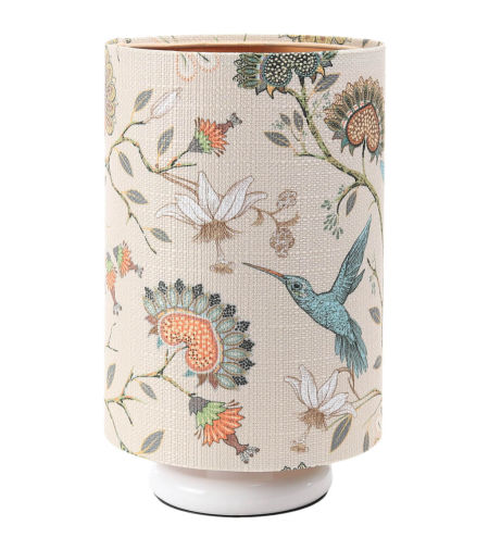 Kremowa lampka biurkowa z walcowym abażurem w kolorowe kwiaty i ptaki, z miedzianym wnętrzem PORTLAND
