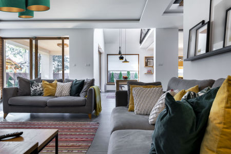 Zielona lampa sufitowa, plafoniada z walcowymi abażurami z weluru, ze złotym wnętrzem KAIDO