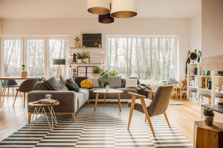 Beżowo-kremowo-brązowa lampa sufitowa z walcowymi abażurami z weluru ze złotym wnętrzem, plafoniada EDAN