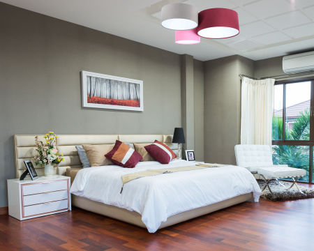 Bordowo-różowo-szara lampa sufitowa z abażurami w kształcie walca z białym wnętrzem ELSTAN