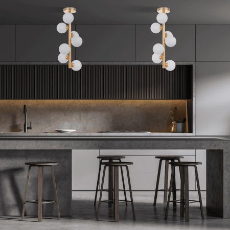 Złota lampa sufitowa z okrągłymi kloszami, białe kule w stylu glamour PETRICA W7