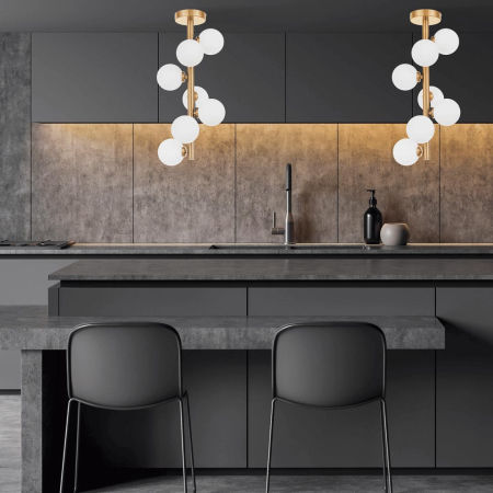 Mosiężna lampa sufitowa z kulistymi, białymi kloszami, nowoczesna PETRICA W7